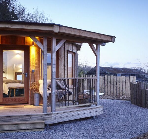RoundHouse 44142s 1200x564 1 600x564