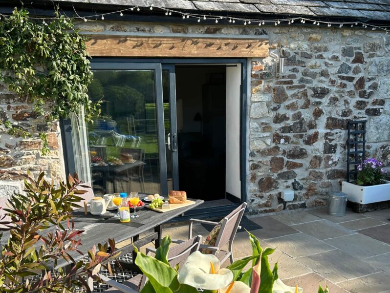 The Barn IMG 0445Dogs welcome SW Cornwall Holiday Accommodation 798x600