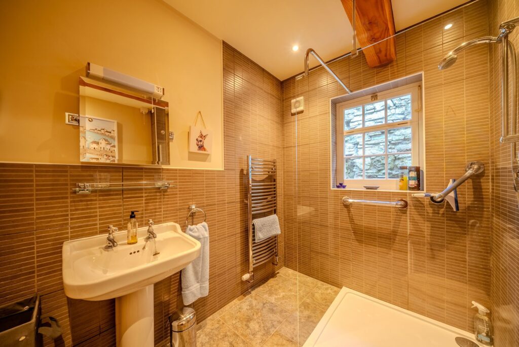 Accommodation in brecon beacons 06 1920w