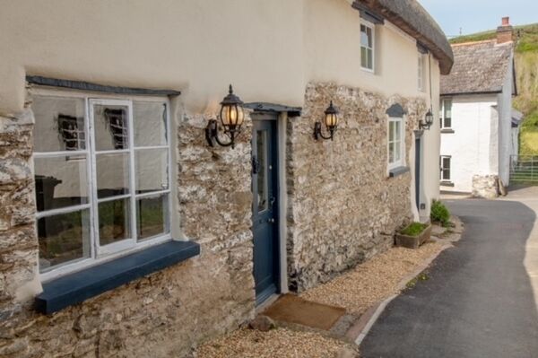 Gallery | Vale Cottage Croyde | Surf holiday cottage Croyde | Dog friendly holiday cottage Devon | Luxury holiday cottage Croyde